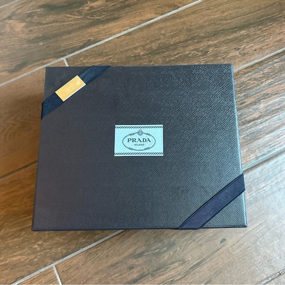 Re-Nylon Prada Re-Edition 2000 mini bag Cream Shoulder Bag with Signature Logo - Picture 2 of 12